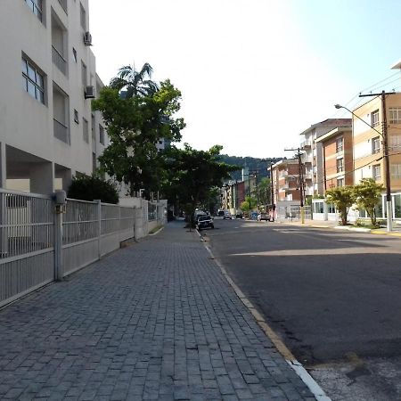 A 250M Da Praia Da Enseada Гуаружа Екстериор снимка